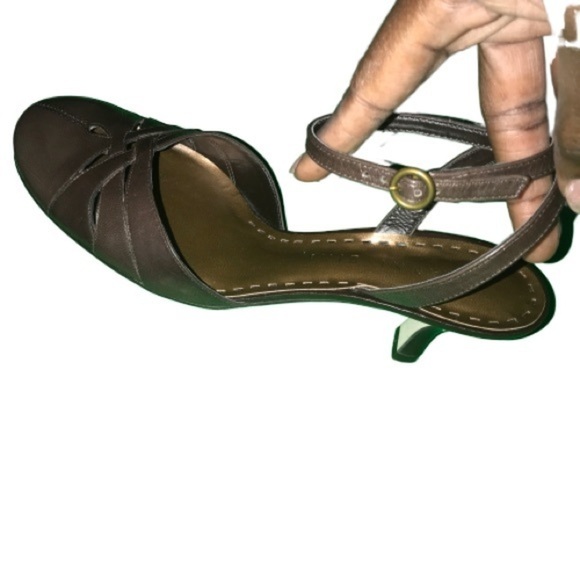 Brown Gianni Bini short heeled pumps in size 8 - Picture 2 of 7